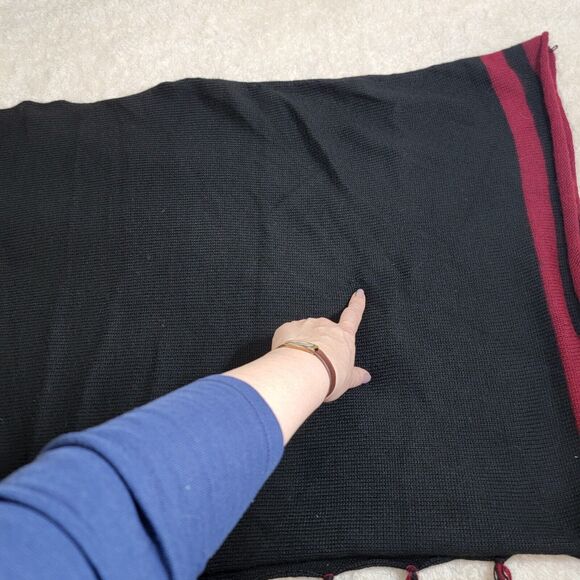 Invisible World 100%‎ Alpaca Handwoven In Bolivia Black Red Fringed Poncho READ - Picture 7 of 16